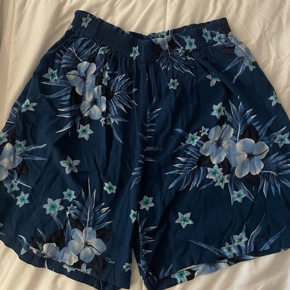 Blue Hawaiian Floral Resort Style Flowy Cotton Shorts Woth Pockets